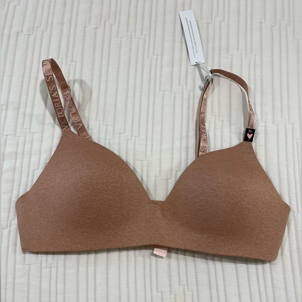 NEW! Victoria’s Secret lightly lined wireless T-shirt bra 36C